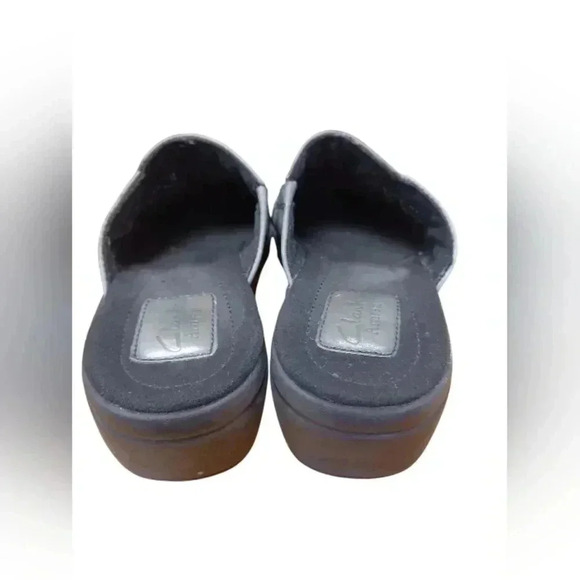Clarks Artisan  GUC Pewter Slides Mules Size 5M - Picture 4 of 6
